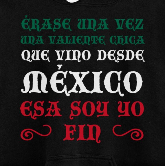 Érase Una Vez Una Valiente Chica Que Vino Desde México Pullover Hoodie