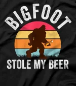  Bigfoot Stole My Beer Funny Yeti Yowi Sasquatch Drinking T-Shirt