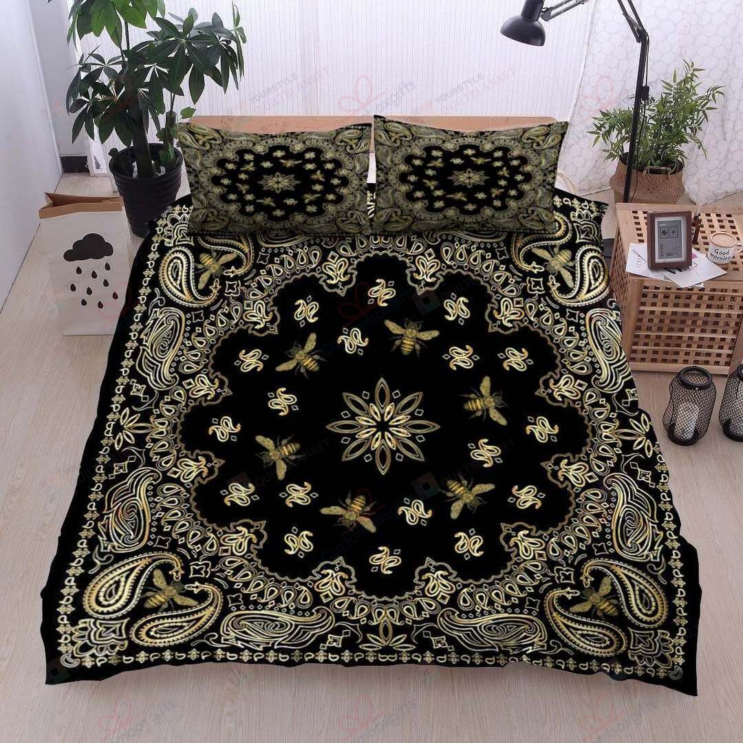 Personalized Bedding Set - Bandana Bee Pattern Spread Included 1 Soft Duvet Cover or Quilt and 2 Lightweight Breathe Pillowcases